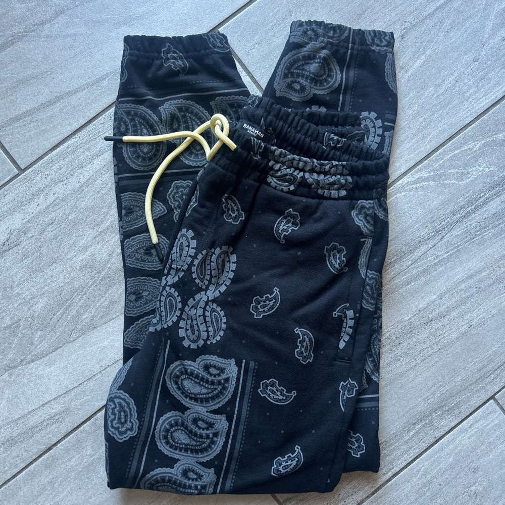 Stylish Black Paisley Mens Joggers